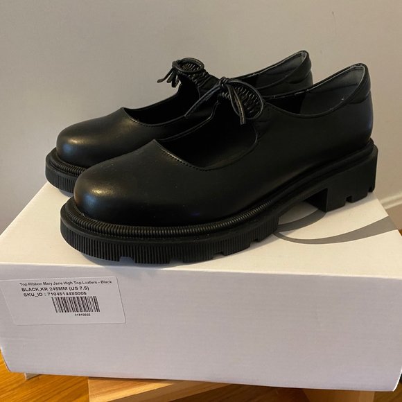 Black faux leather lug sole mary janes with bowtie, new w/box, size 7.5. - Picture 2 of 11